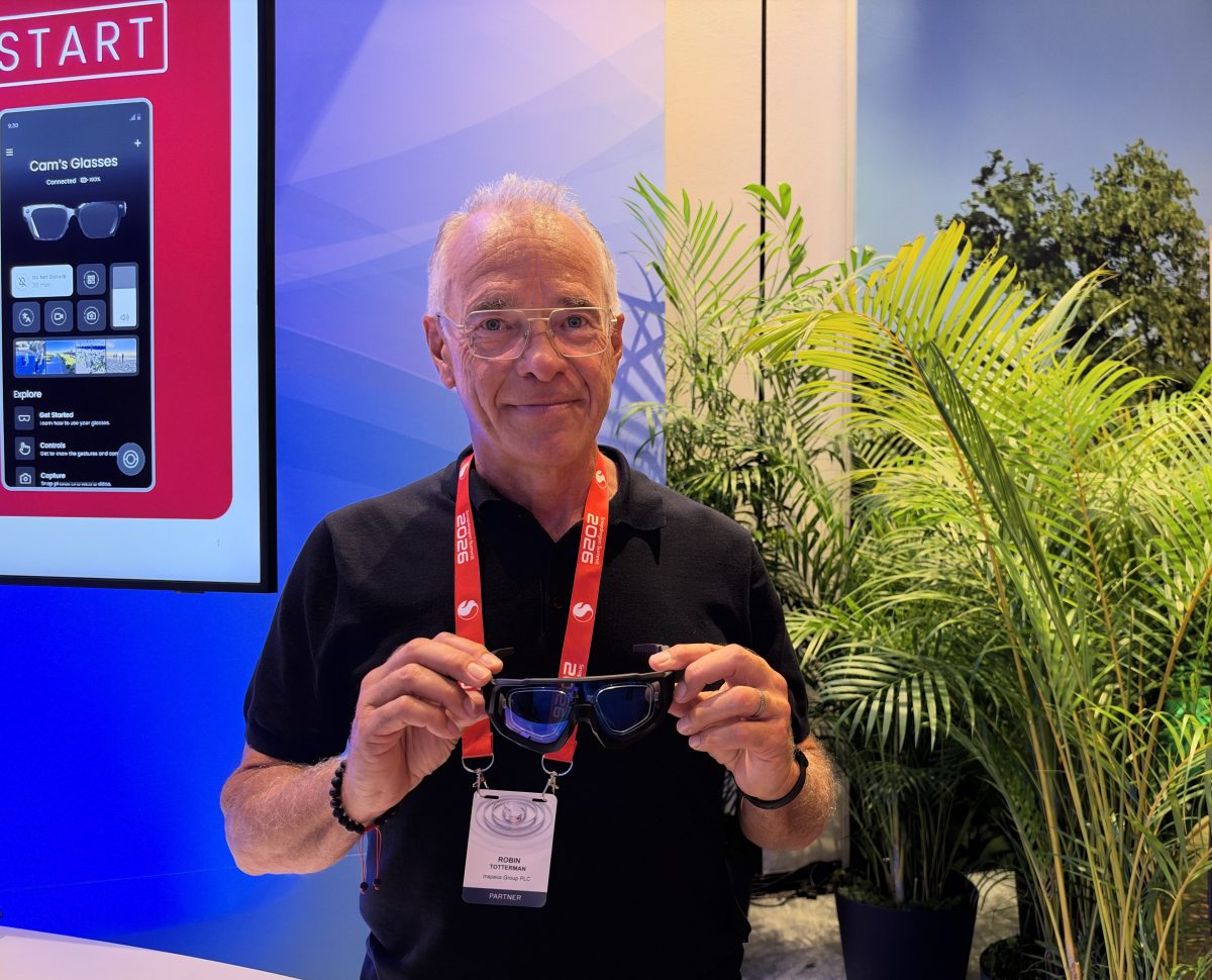 Inspecsin perustaja ja hallituksen puheenjohtaja Robin Tötterman esitteli yhtiönsä uudet älylasit Qualcommin Snapdragon Summit -tapahtumassa.
