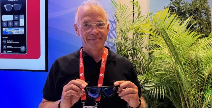 Inspecsin perustaja ja hallituksen puheenjohtaja Robin Tötterman esitteli yhtiönsä uudet älylasit Qualcommin Snapdragon Summit -tapahtumassa.