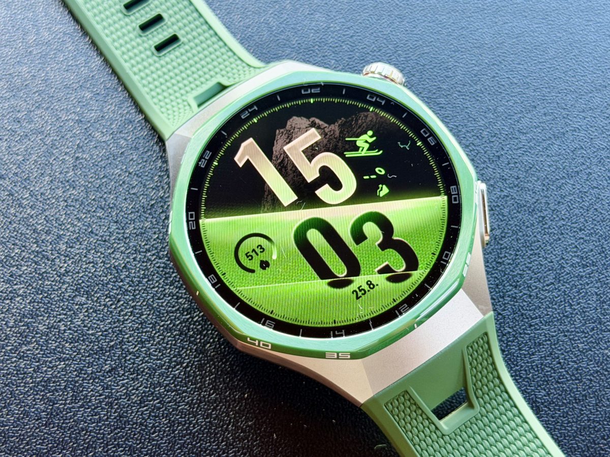Huawei Watch GT 7 Pron näyttöä kiertää perinteisiä kelloja muistuttava numerointi.