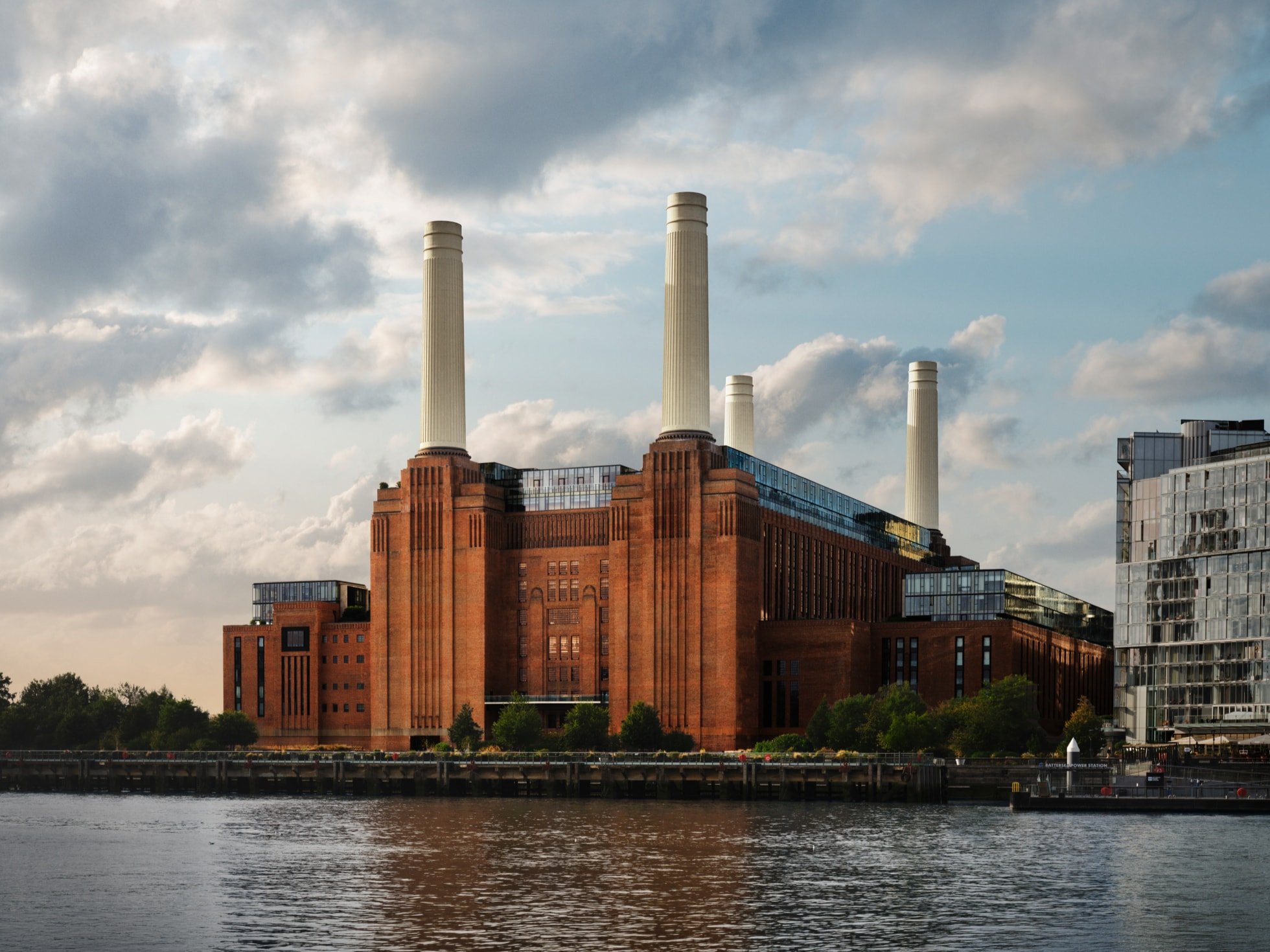 Apple Music Hall sijaitsee Battersea Power Stationin osana.