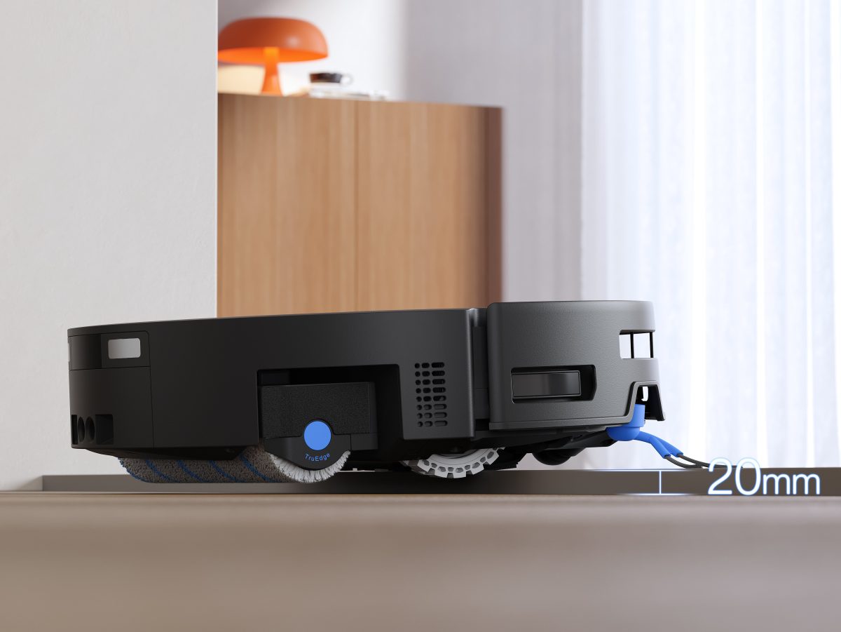 Ecovacs Deebot T90 Max Pro Omni ylittämässä kynnystä.