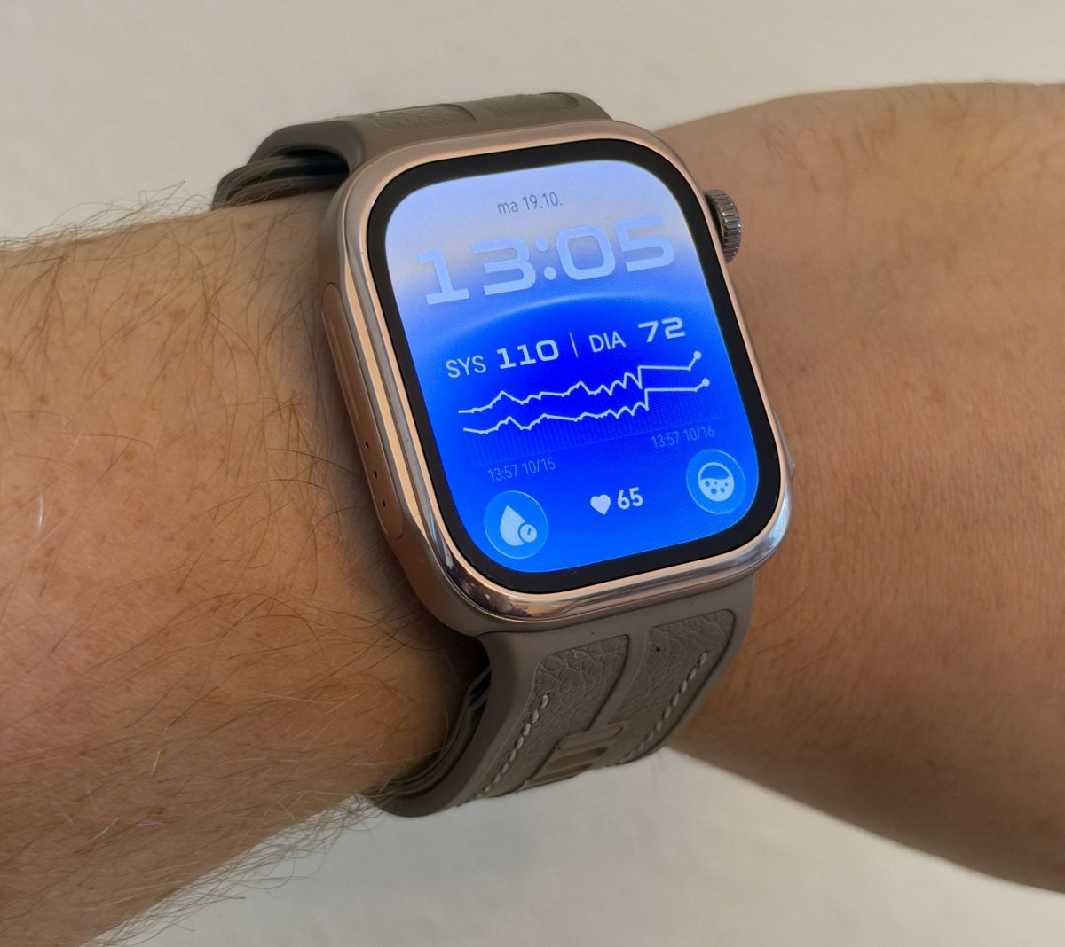 Huawei Watch D3:n näytön kirkkaus yltää nyt jopa 3 000 nitiin.