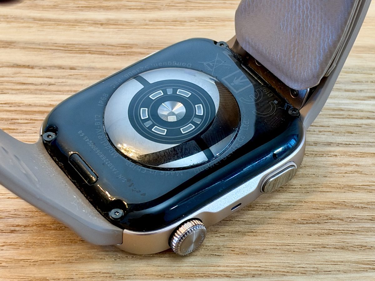 Huawei Watch D3:n pohjan anturit.