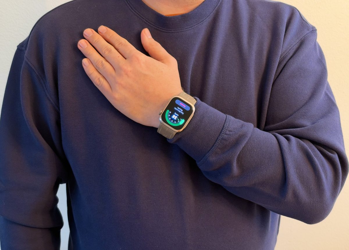 Verenpaineen mittausasento Huawei Watch D3:lla.