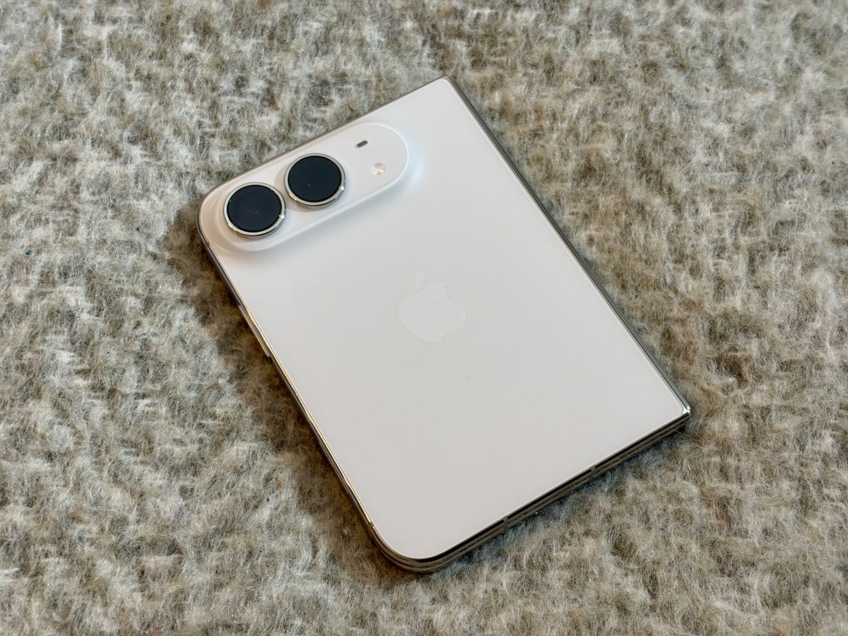 iPhone Duossa on takana vain kaksi kameraa.