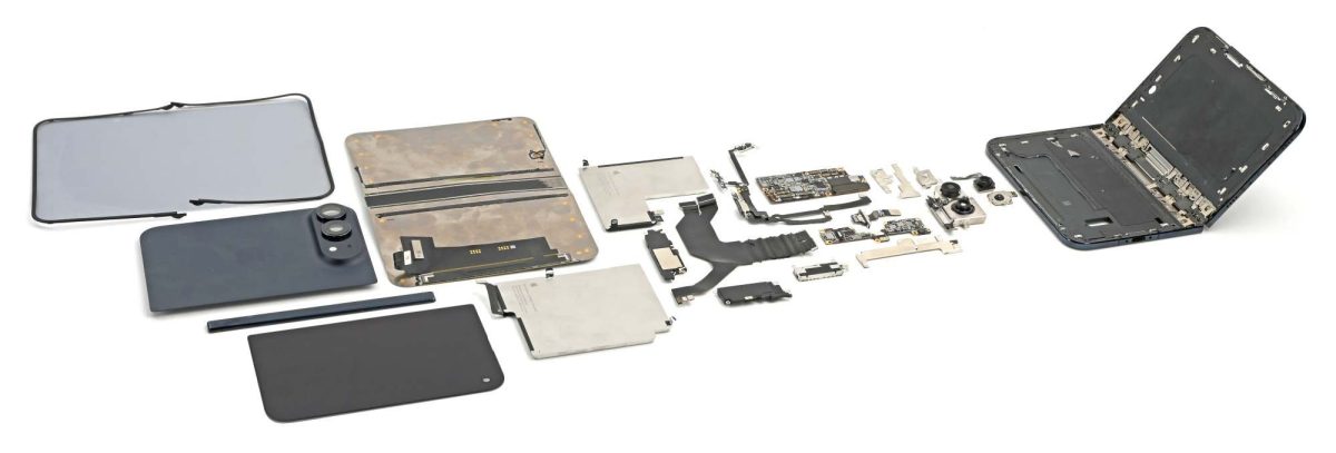 iPhone Duo purettuna. Kuva: iFixit.
