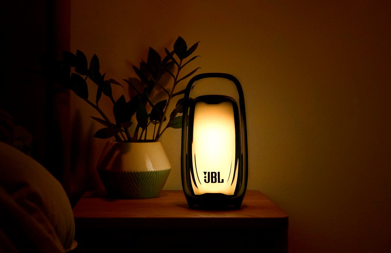 JBL Pulse 6 tarjoaa myös rauhallisempia sävyjä.