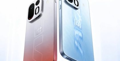 OnePlus Ace 7 Pro esillä kuvassa kahtena värivaihtoehtona.
