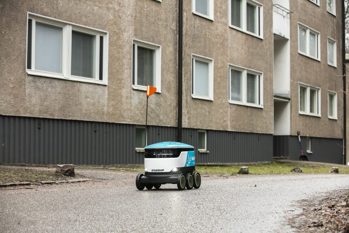 Wolt tarjoaa jatkossa robottitoimituksia Starshipin roboilla myös Tampereella.
